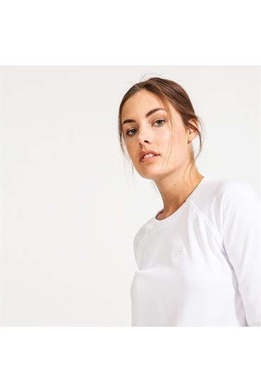 New Balance NB Womens Lifestyle Sweatshirt Kadın Beyaz Günlük Sweatshirt - WTC3741-WT