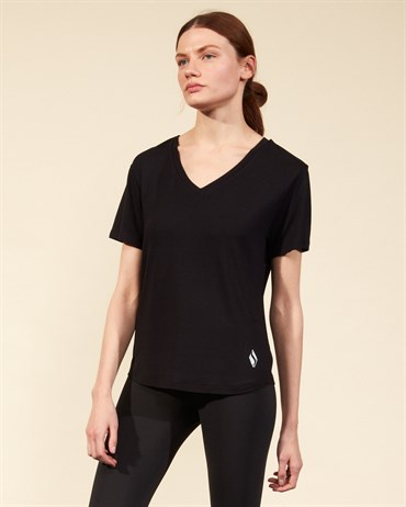 Skechers Graphic Tee W V Neck T-Shirt Kadın Siyah Üst & T-shirt - S211313-001